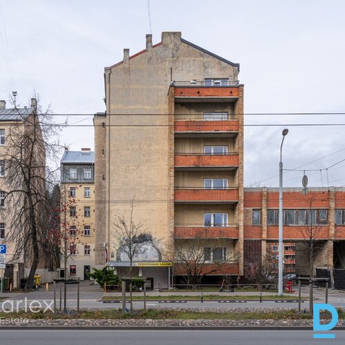 1922.gada ēku ansamblis Rīgas centrā – divas sešstāvu ēkas, kur pieejami dažāda lieluma un apdares līmeņa dzīvokļi par saprātīgu cenu