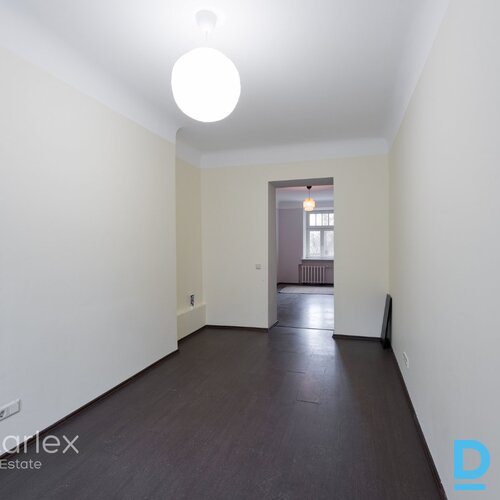 1922.gada ēku ansamblis Rīgas centrā – divas sešstāvu ēkas, kur pieejami dažāda lieluma un apdares līmeņa dzīvokļi par saprātīgu cenu