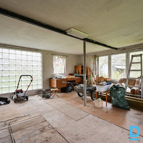 Pārdod māju Sveču iela 13