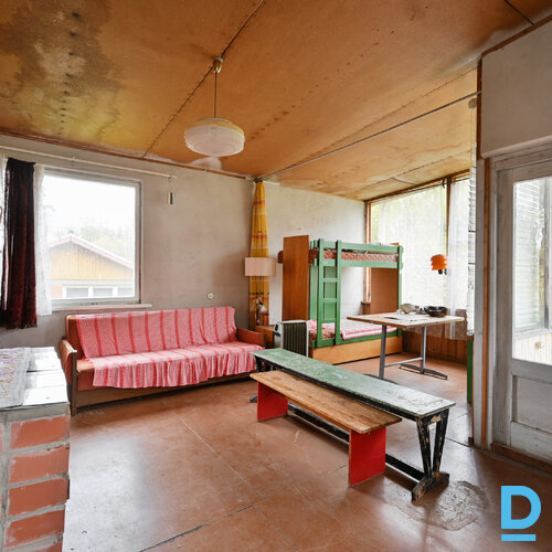 Pārdod māju Sveču iela 13