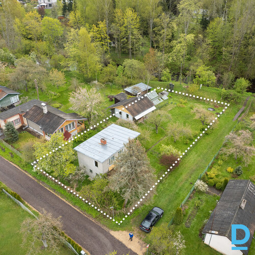 Pārdod māju Sveču iela 13