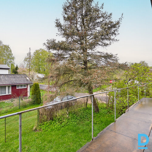 Pārdod māju Sveču iela 13