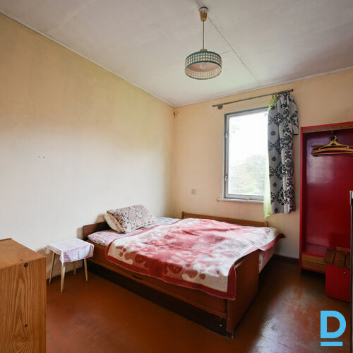 Pārdod māju Sveču iela 13