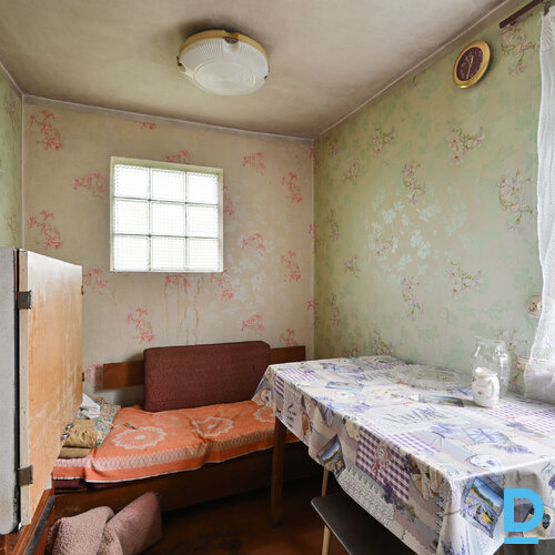 Pārdod māju Sveču iela 13