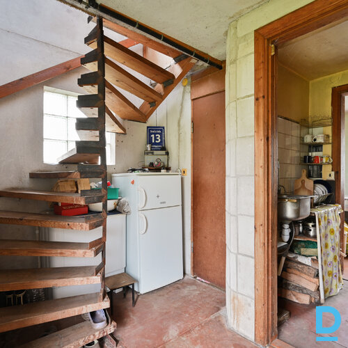 Pārdod māju Sveču iela 13