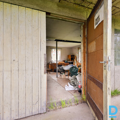 Pārdod māju Sveču iela 13