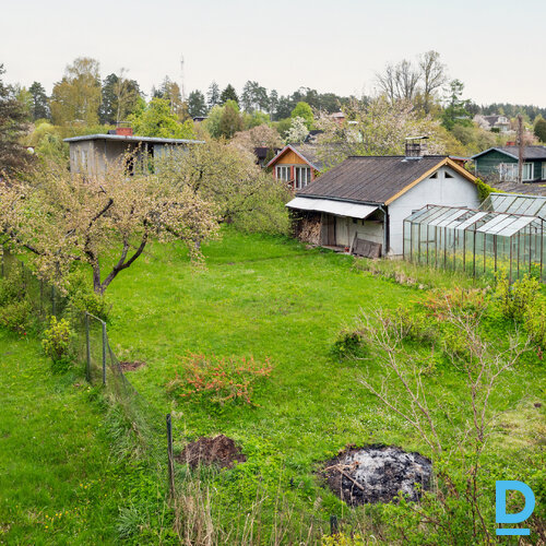 Pārdod māju Sveču iela 13