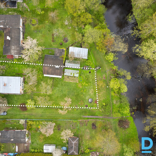 Pārdod māju Sveču iela 13