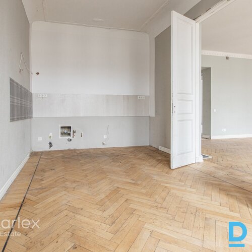 Ekskluzīvs dzīvoklis ar balkonu un Rīgas panorāmu fasādes ēkā! Ekskluzīvs dzīvoklis ar balkonu un Rīgas panorāmu fasādes ēkā!