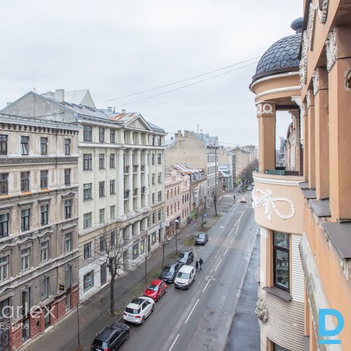 Ekskluzīvs dzīvoklis ar balkonu un Rīgas panorāmu fasādes ēkā! Ekskluzīvs dzīvoklis ar balkonu un Rīgas panorāmu fasādes ēkā!