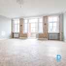 Эксклюзивная квартира с балконом и панорамным видом на Ригу в фасадном здании!