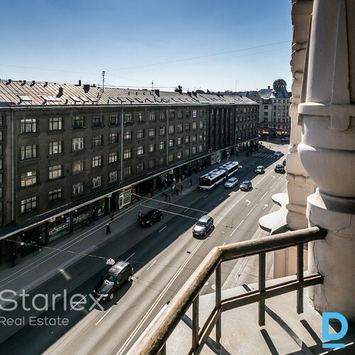 Birojs ar balkonu Rīgas centrā pie Vidzemes tirgus