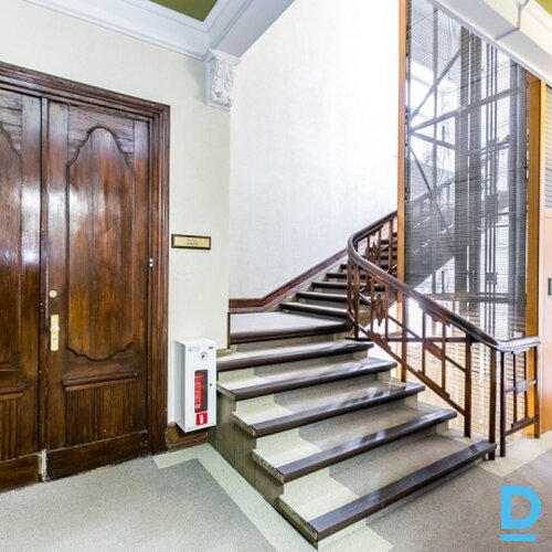 Birojs ar balkonu Rīgas centrā pie Vidzemes tirgus