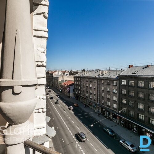 Birojs ar balkonu Rīgas centrā pie Vidzemes tirgus