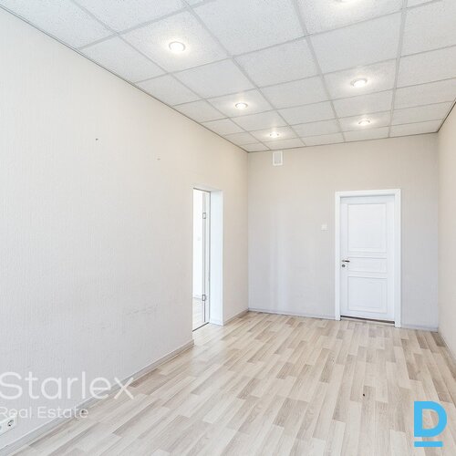 Birojs ar balkonu Rīgas centrā pie Vidzemes tirgus