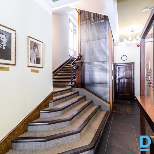 Birojs ar balkonu Rīgas centrā pie Vidzemes tirgus