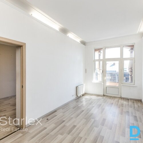 Birojs ar balkonu Rīgas centrā pie Vidzemes tirgus