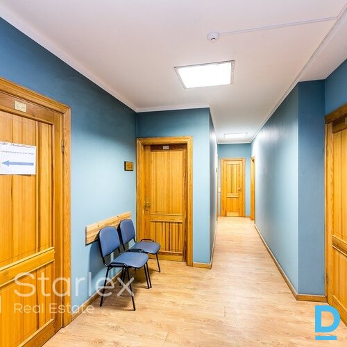 Birojs ar balkonu Rīgas centrā pie Vidzemes tirgus