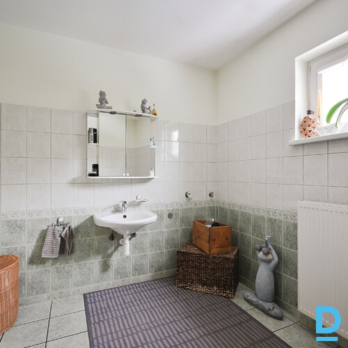 Pārdod māju Emīlijas Iela 11