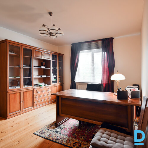 Pārdod māju Emīlijas Iela 11