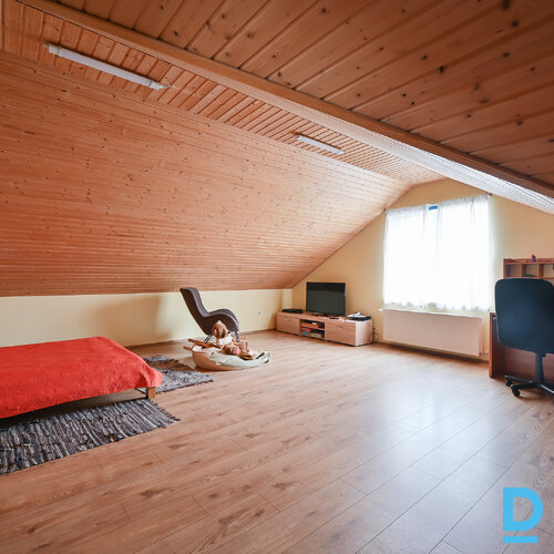 Pārdod māju Emīlijas Iela 11