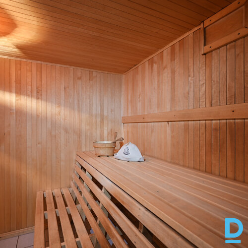 Pārdod māju Emīlijas Iela 11