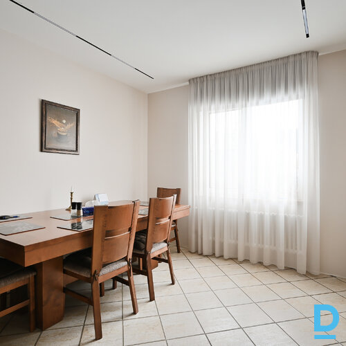 Pārdod māju Emīlijas Iela 11