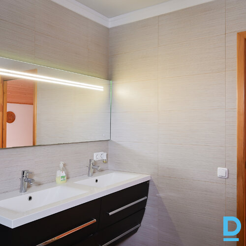 Pārdod māju Emīlijas Iela 11