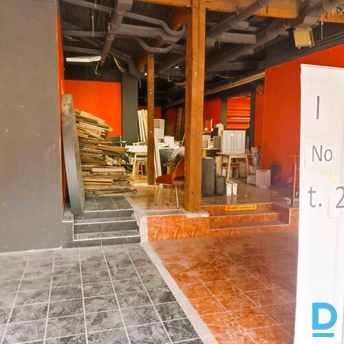 Iznomā telpas uz Brīvības ielas Iznomā telpas uz Brīvības ielas