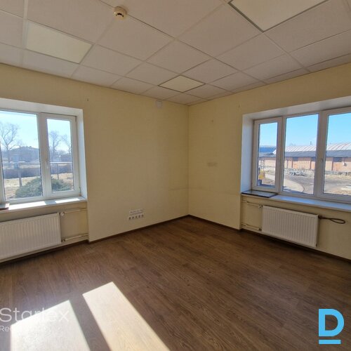 Iespēja Tavam biznesam Jelgavā! Tiek pārdots plašs un funkcionāls nekustamā īpašuma komplekss Jelgavā, Pasta ielā 56 ar vairākām palīgēkām