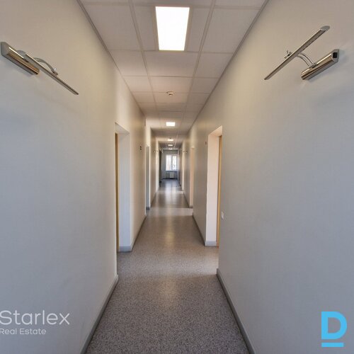 Iespēja Tavam biznesam Jelgavā! Tiek pārdots plašs un funkcionāls nekustamā īpašuma komplekss Jelgavā, Pasta ielā 56 ar vairākām palīgēkām