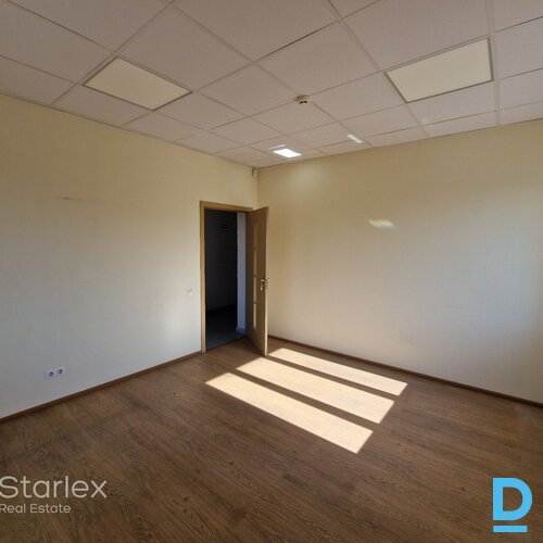 Iespēja Tavam biznesam Jelgavā! Tiek pārdots plašs un funkcionāls nekustamā īpašuma komplekss Jelgavā, Pasta ielā 56 ar vairākām palīgēkām