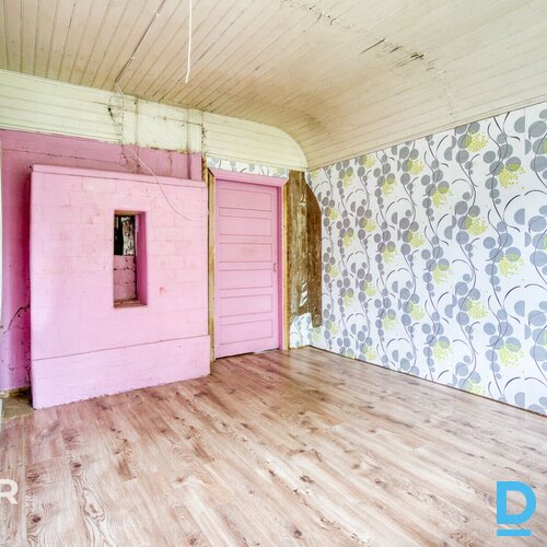 Pārdošanā divstāvu privātmāja ar palīgēkām netālu no Smiltenes pilsētas centra.K Pārdošanā divstāvu privātmāja ar palīgēkām netālu no Smiltenes pilsētas centra.K