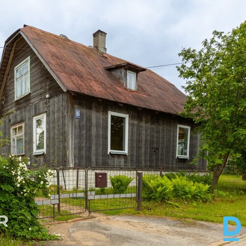 Pārdošanā divstāvu privātmāja ar palīgēkām netālu no Smiltenes pilsētas centra.K Pārdošanā divstāvu privātmāja ar palīgēkām netālu no Smiltenes pilsētas centra.K