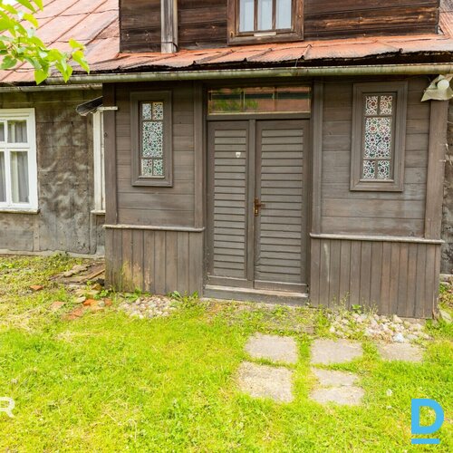 Pārdošanā divstāvu privātmāja ar palīgēkām netālu no Smiltenes pilsētas centra.K Pārdošanā divstāvu privātmāja ar palīgēkām netālu no Smiltenes pilsētas centra.K