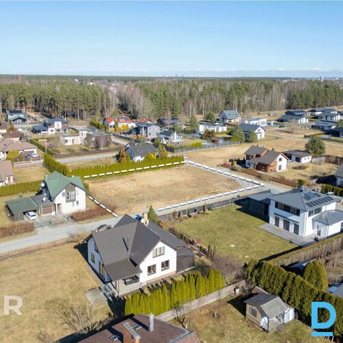 Pārdošanā 1900 m² zemes gabals privātmājas būvniecībai Jaunmārupē.Zeme atrodas s