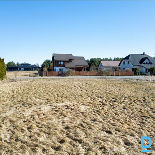 Pārdošanā 1900 m² zemes gabals privātmājas būvniecībai Jaunmārupē.Zeme atrodas s