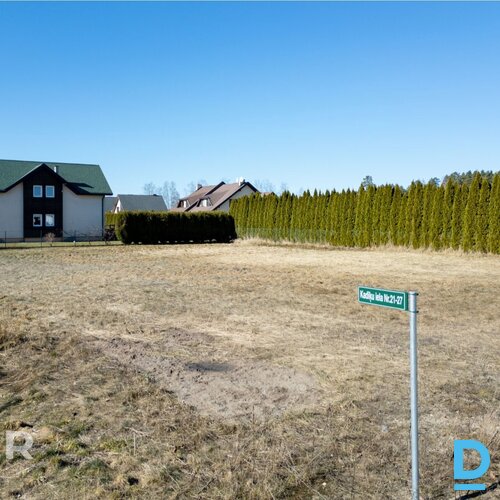 Pārdošanā 1900 m² zemes gabals privātmājas būvniecībai Jaunmārupē.Zeme atrodas s