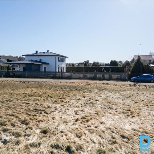 Pārdošanā 1900 m² zemes gabals privātmājas būvniecībai Jaunmārupē.Zeme atrodas s