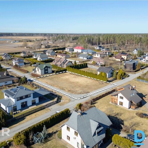 Pārdošanā 1900 m² zemes gabals privātmājas būvniecībai Jaunmārupē.Zeme atrodas s