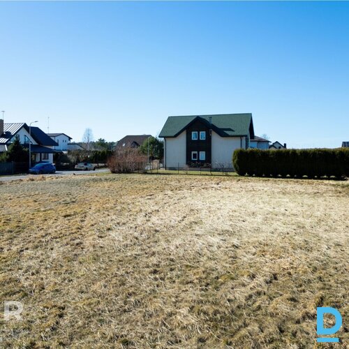 Pārdošanā 1900 m² zemes gabals privātmājas būvniecībai Jaunmārupē.Zeme atrodas s