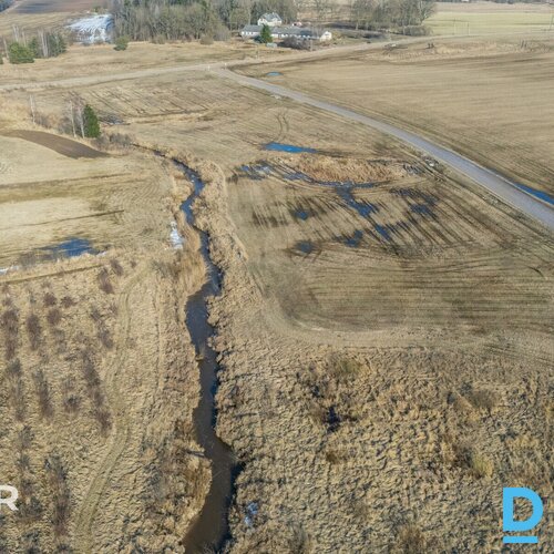 Pārdošanā 4.6 ha zemes gabals 4 minūšu braucienā no Ciemupes.Nekustamais īpašums
