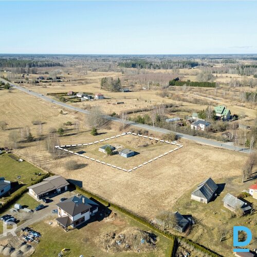 Pārdošanā 5000 m² zemes gabals privātai apbūvei Tīnūžos.Galvenie izmantošanas ve