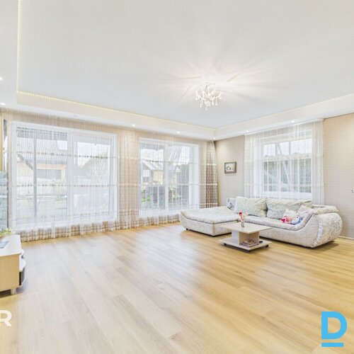 Pārdošanā divstāvu privātmāja ar 646 m² zemes gabalu klusā vietā Ogrē.Māja celta