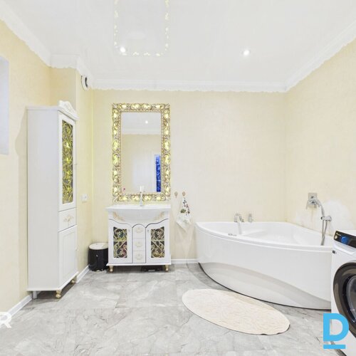 Pārdošanā divstāvu privātmāja ar 646 m² zemes gabalu klusā vietā Ogrē.Māja celta