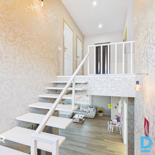 Pārdošanā divstāvu privātmāja ar 646 m² zemes gabalu klusā vietā Ogrē.Māja celta