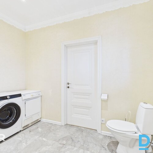 Pārdošanā divstāvu privātmāja ar 646 m² zemes gabalu klusā vietā Ogrē.Māja celta