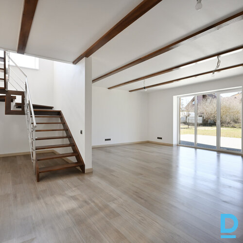 Pārdod māju Hildas Vīkas iela 7