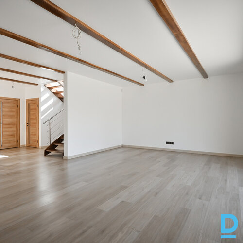 Pārdod māju Hildas Vīkas iela 7