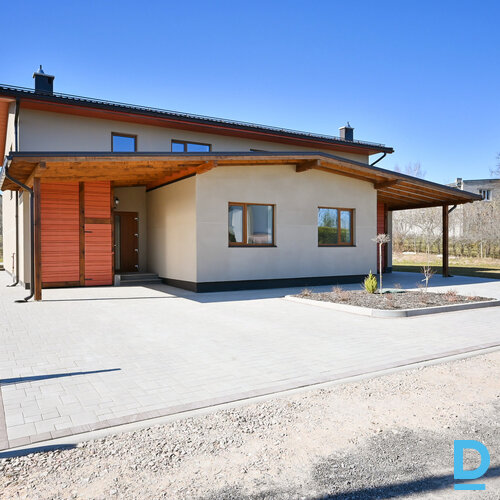 Pārdod māju Hildas Vīkas iela 7